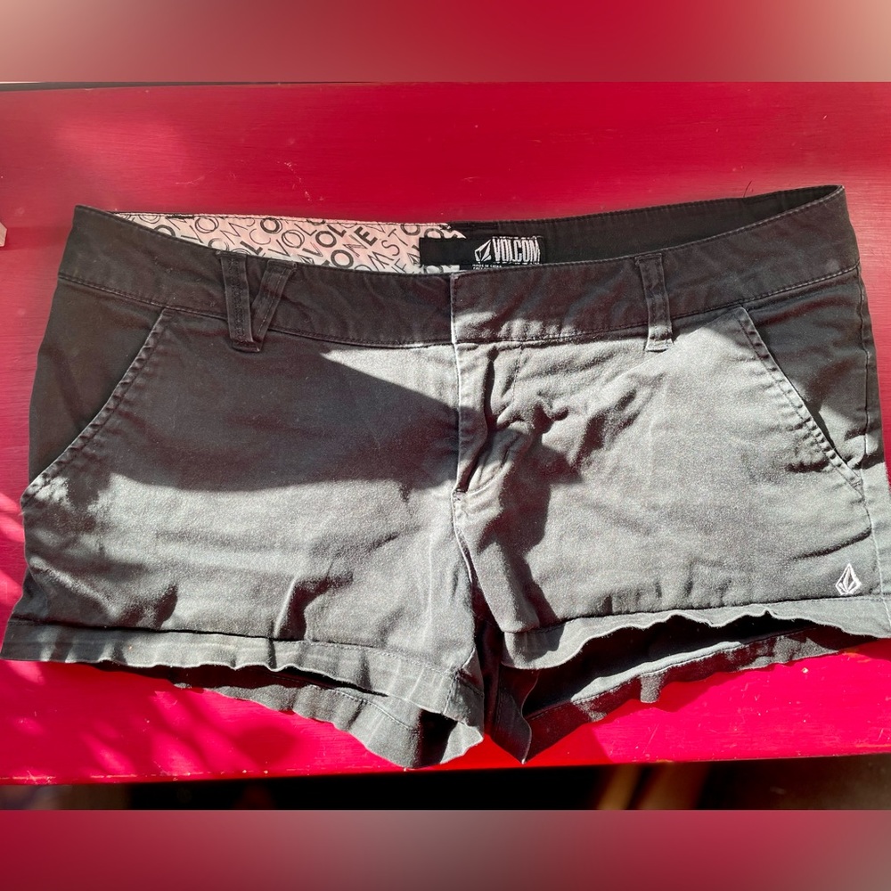Volcom Shorts - Picture 4 of 5